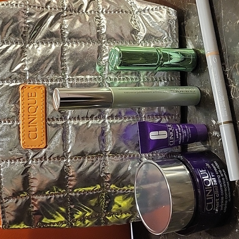 Clinique Skincare and Makeup Bag Set